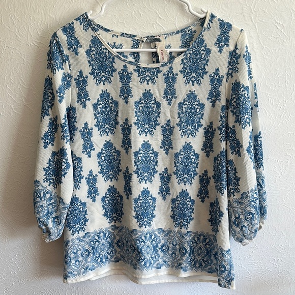 Cesem Tops - Cesem Blue & White Patterned Women's Top Size Small